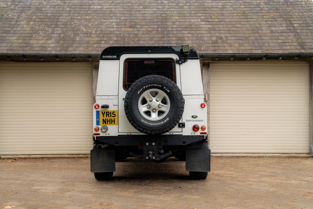 2015 Land Rover Defender 110 - Image 6 of 31