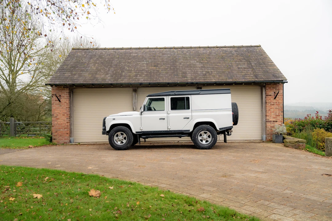 2015 Land Rover Defender 110 - Image 12 of 31