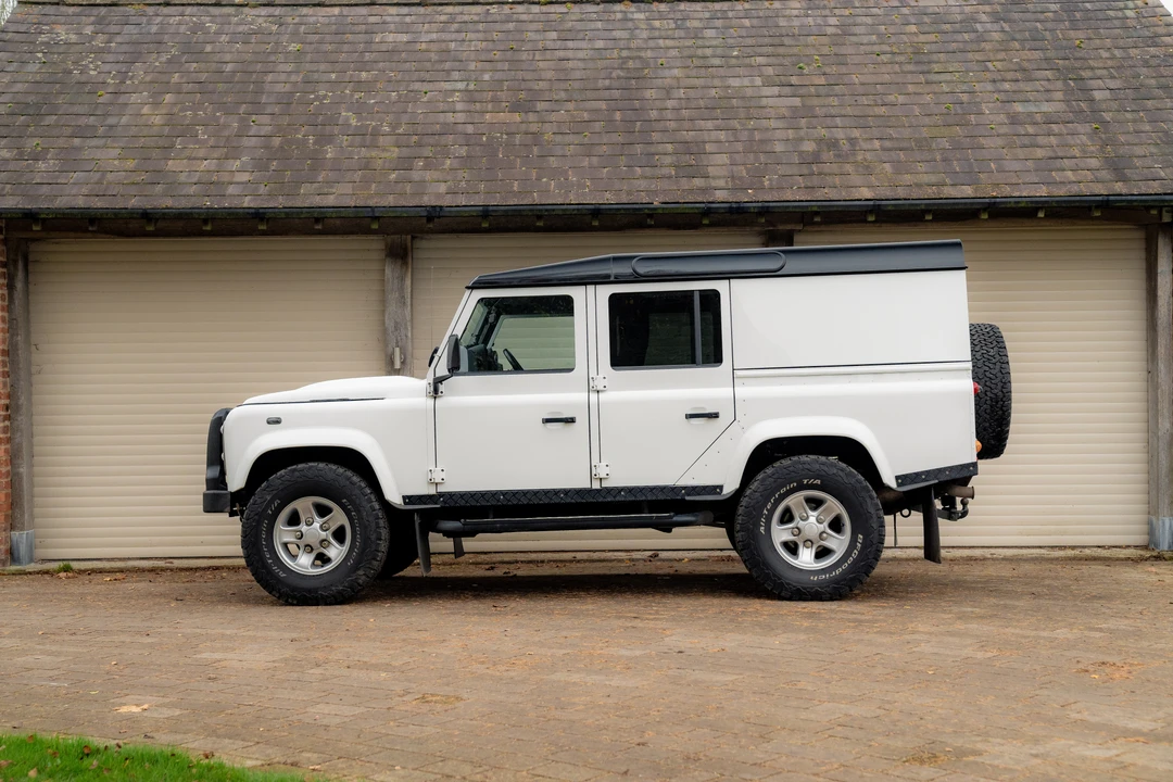 2015 Land Rover Defender 110 - Image 4 of 31