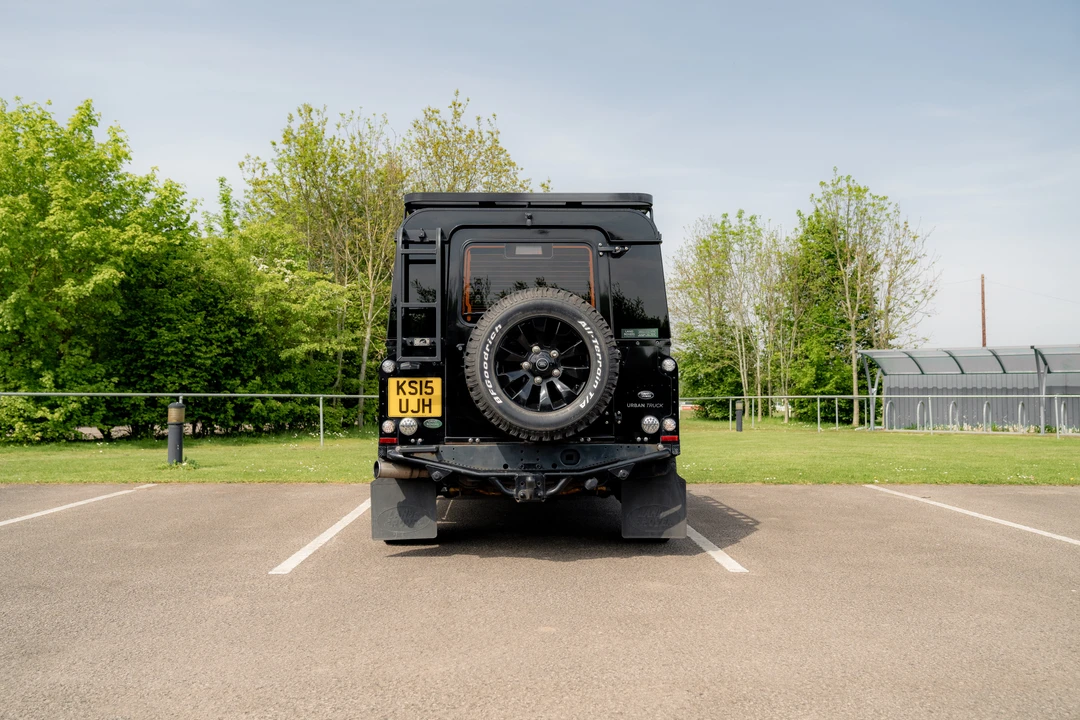 2015 Land Rover Defender 110 - Image 14 of 31