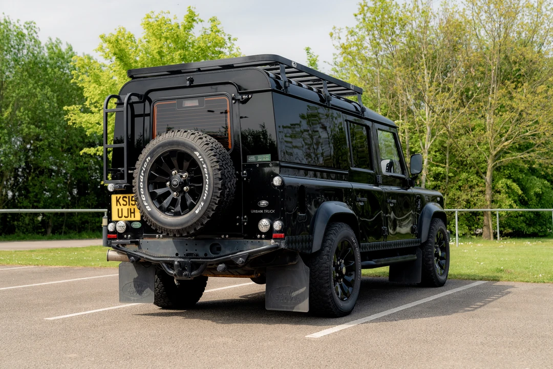 2015 Land Rover Defender 110 - Image 7 of 31