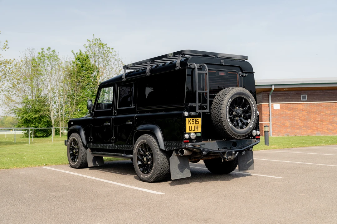 2015 Land Rover Defender 110 - Image 5 of 31