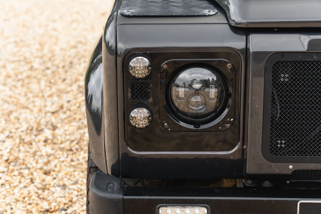 2015 Land Rover Defender 110 - Image 15 of 31