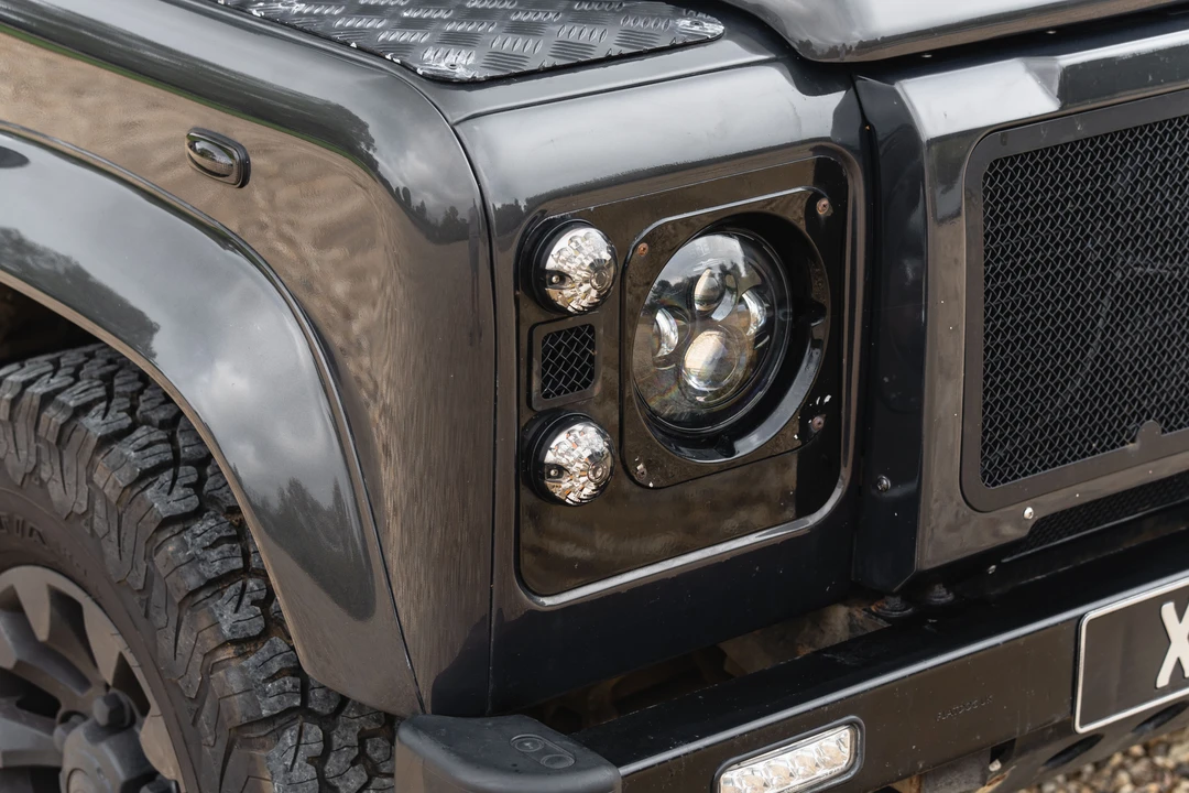 2015 Land Rover Defender 110 - Image 19 of 31