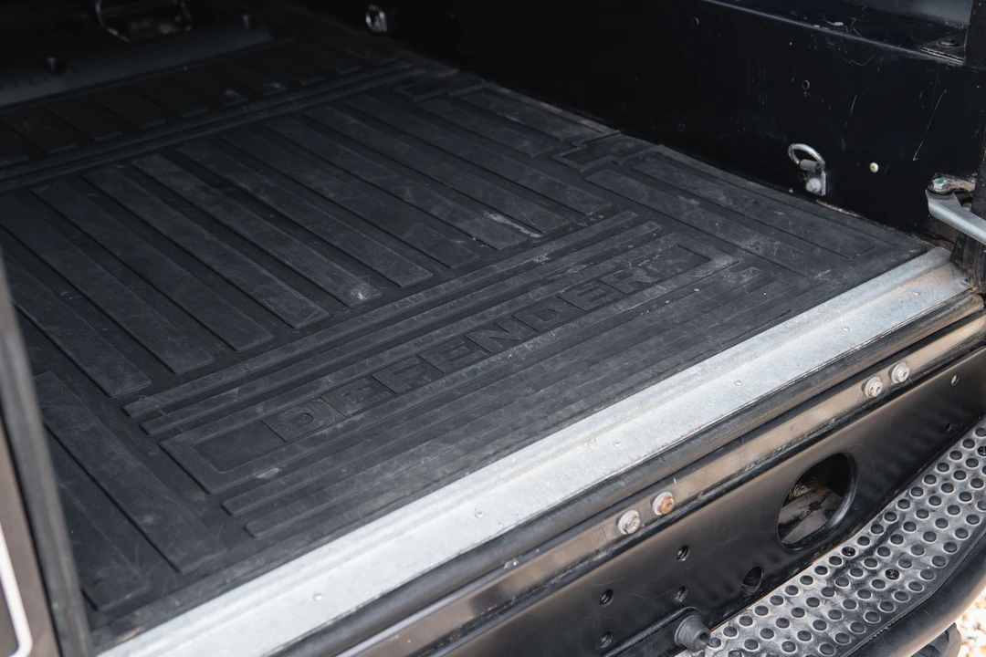 2015 Land Rover Defender 110 - Image 18 of 31