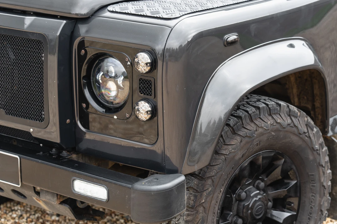2015 Land Rover Defender 110 - Image 11 of 31