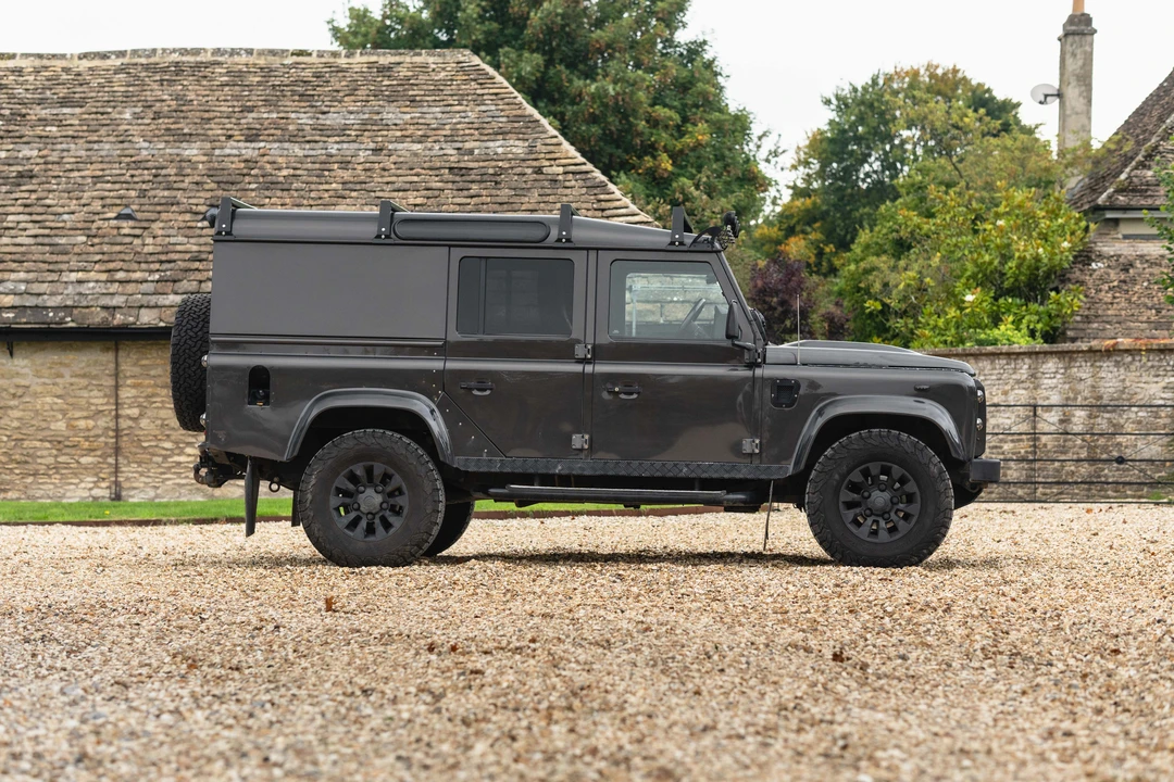 2015 Land Rover Defender 110 - Image 4 of 31