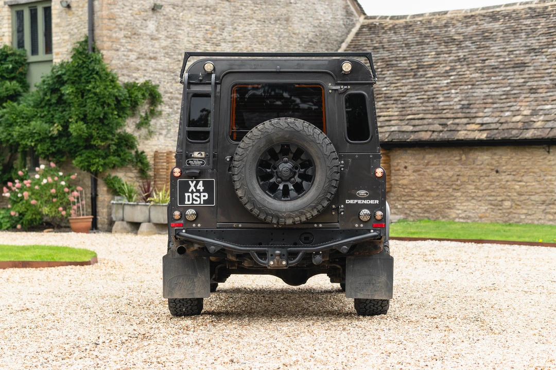 2015 Land Rover Defender 110 - Image 6 of 31