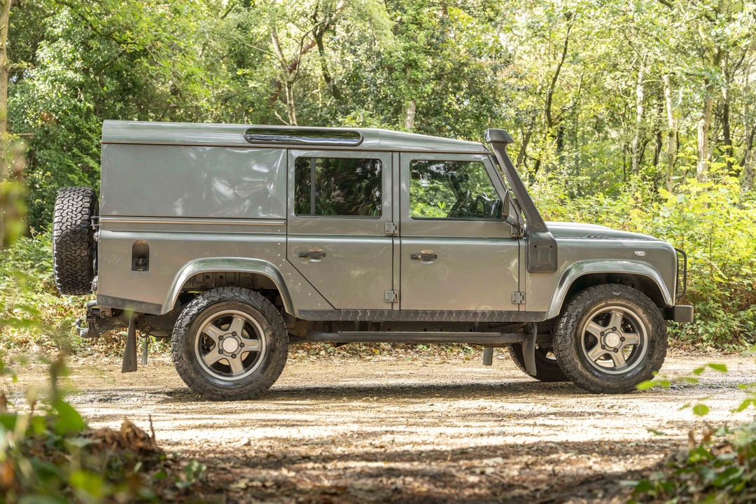 2013 Land Rover Defender 110 - Image 12 of 31