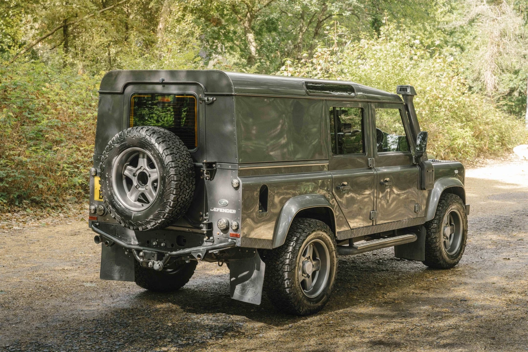 2013 Land Rover Defender 110 - Image 5 of 31
