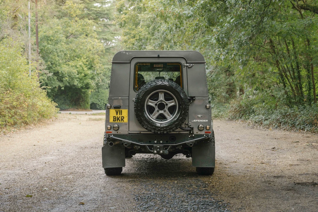 2013 Land Rover Defender 110 - Image 14 of 31