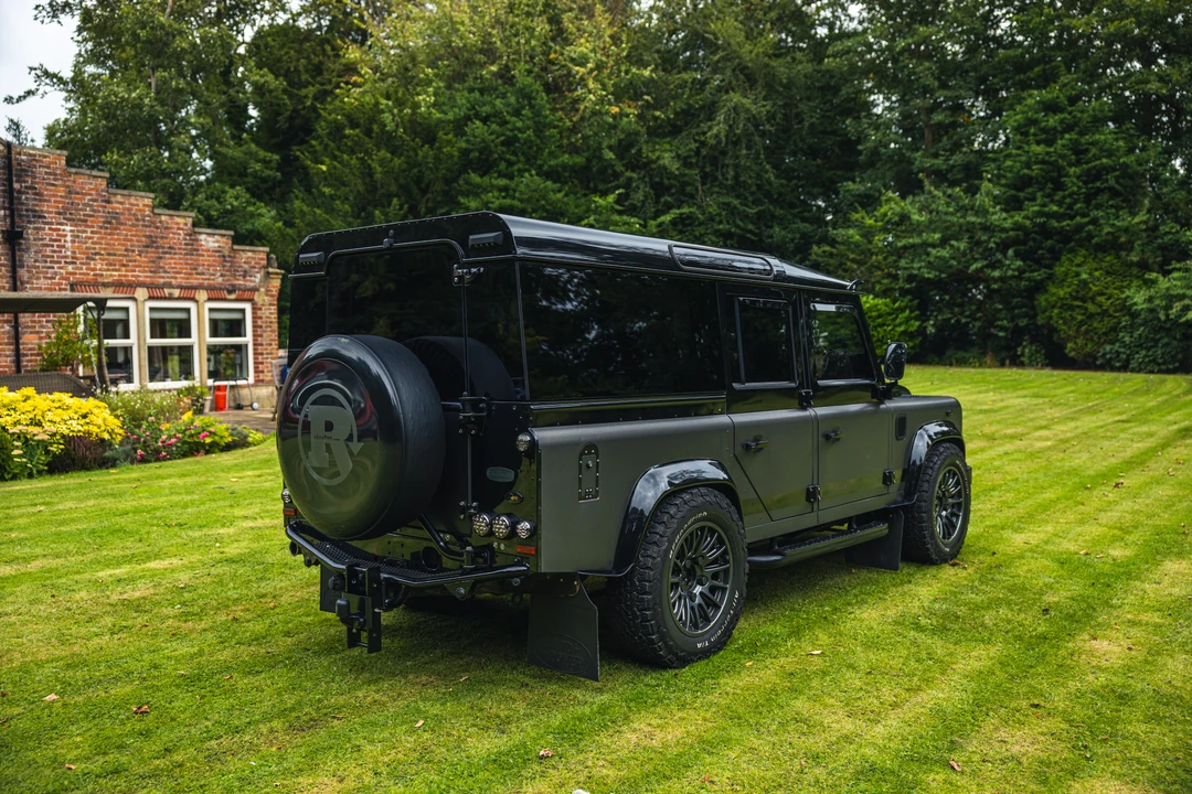 2015 Land Rover Defender 110 - Image 7 of 31