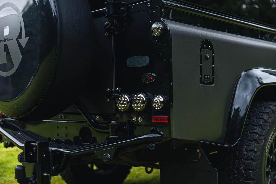 2015 Land Rover Defender 110 - Image 13 of 31