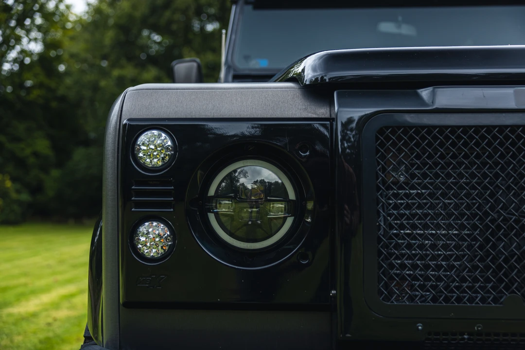 2015 Land Rover Defender 110 - Image 14 of 31