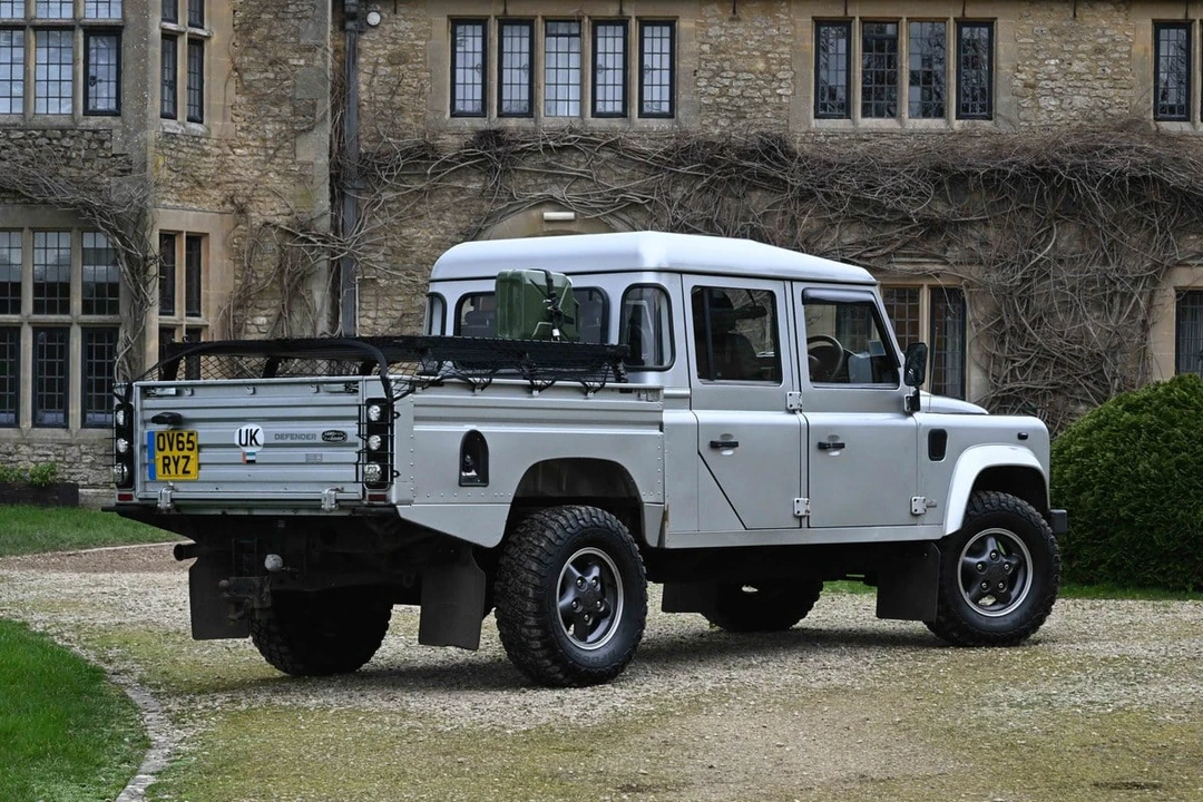 2015 Land Rover Defender 130 - Image 4 of 30