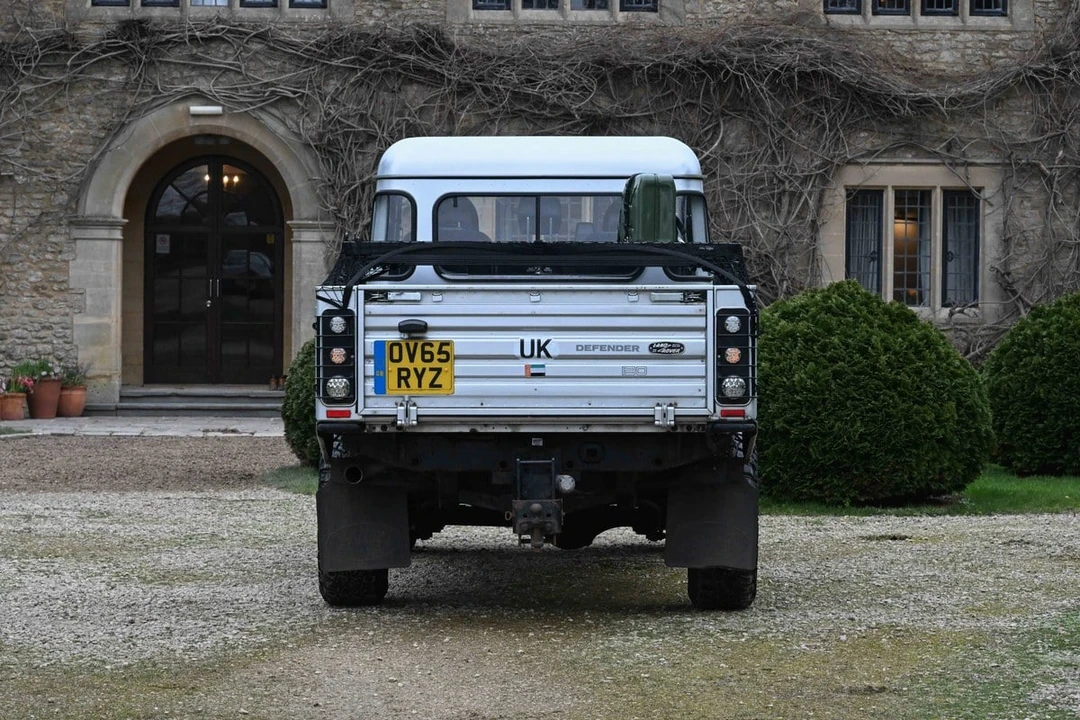 2015 Land Rover Defender 130 - Image 5 of 30