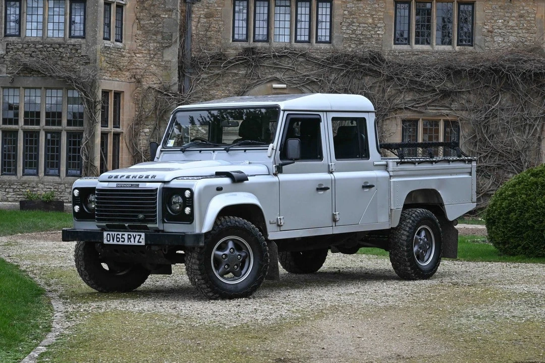 2015 Land Rover Defender 130 - Image 10 of 30