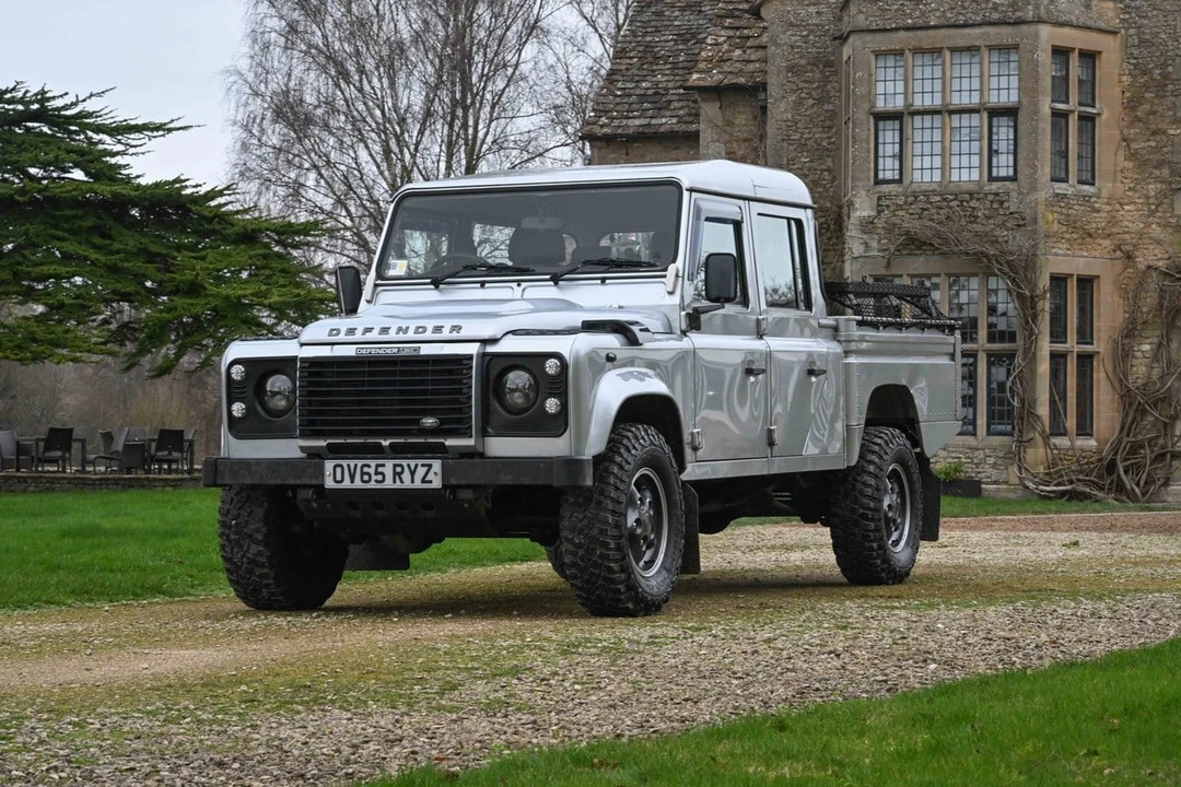 2015 Land Rover Defender 130 - Image 13 of 30