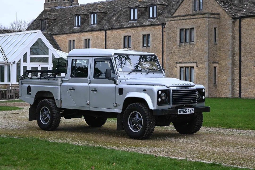 2015 Land Rover Defender 130 - Image 14 of 30