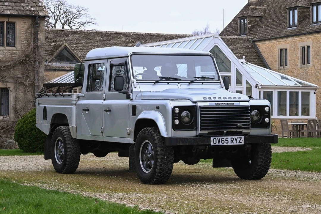 2015 Land Rover Defender 130 - Image 15 of 30