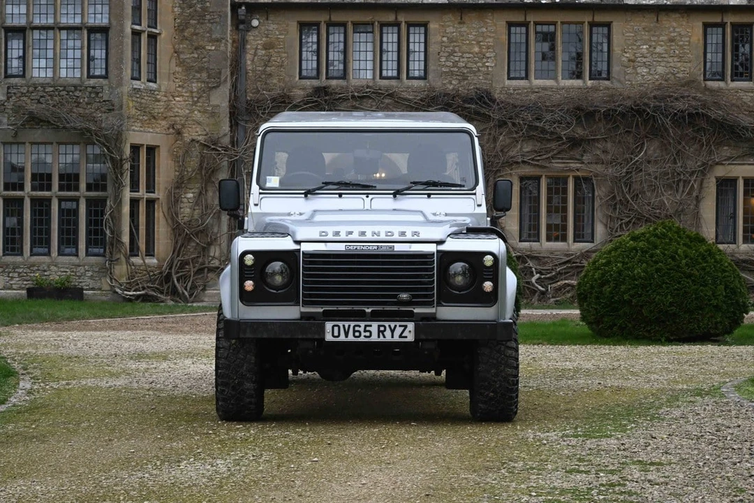 2015 Land Rover Defender 130 - Image 16 of 30