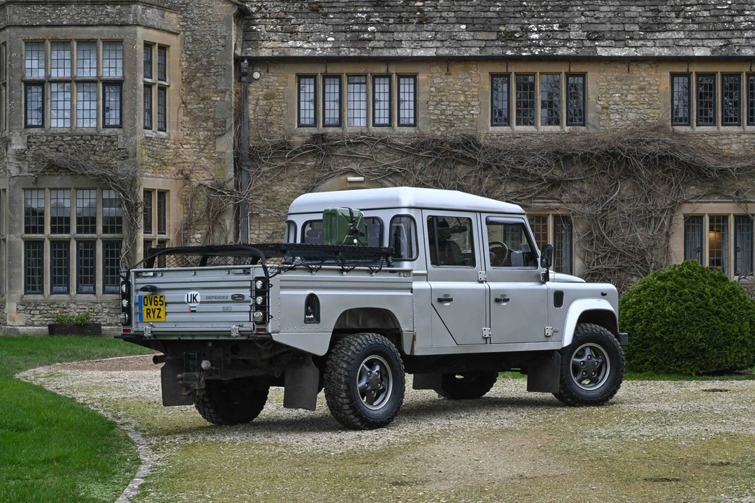 2015 Land Rover Defender 130 - Image 19 of 30