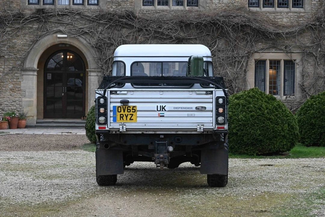 2015 Land Rover Defender 130 - Image 20 of 30