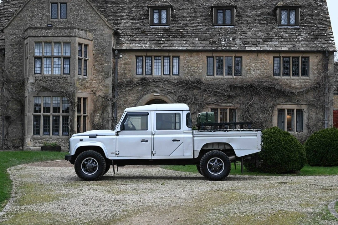 2015 Land Rover Defender 130 - Image 22 of 30