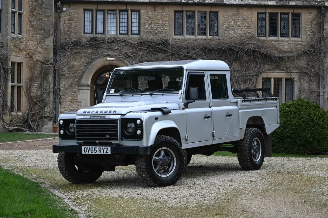 2015 Land Rover Defender 130 - Image 24 of 30