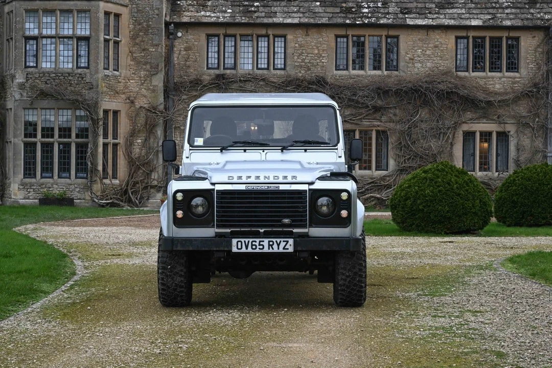 2015 Land Rover Defender 130 - Image 25 of 30