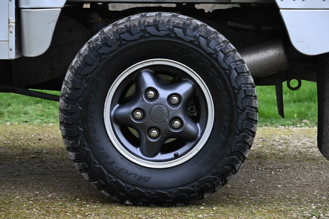 2015 Land Rover Defender 130 - Image 27 of 30