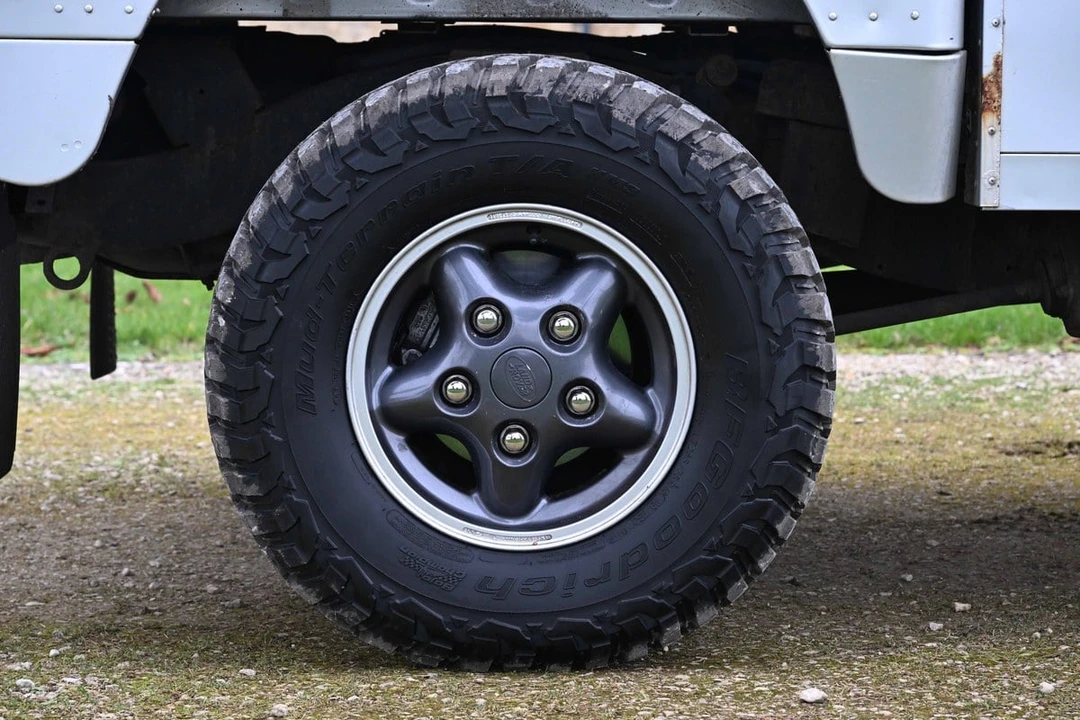2015 Land Rover Defender 130 - Image 28 of 30