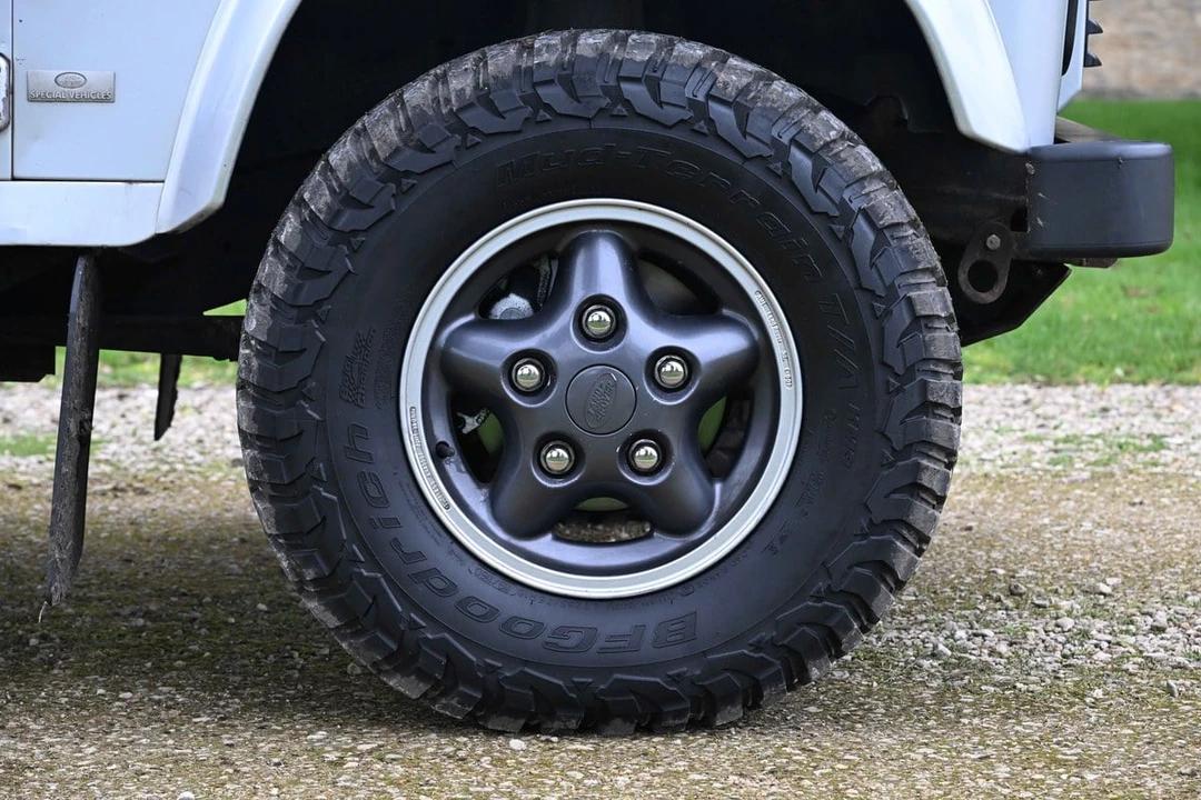 2015 Land Rover Defender 130 - Image 29 of 30