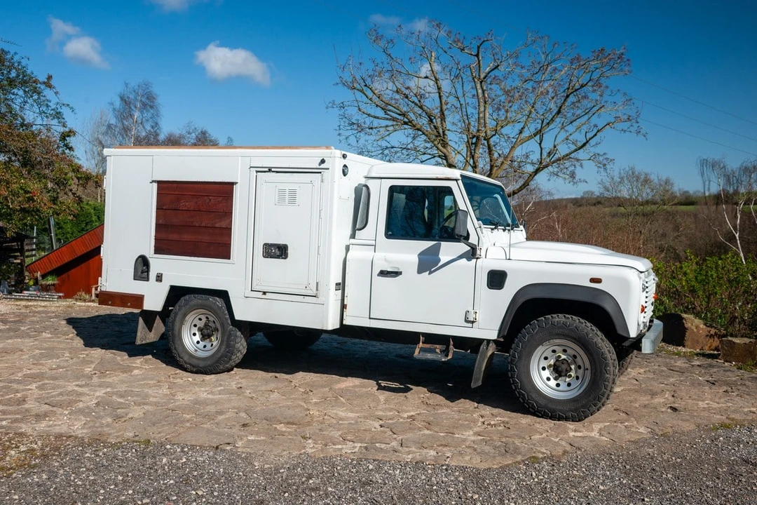2015 Land Rover Defender 130 - Image 2 of 30