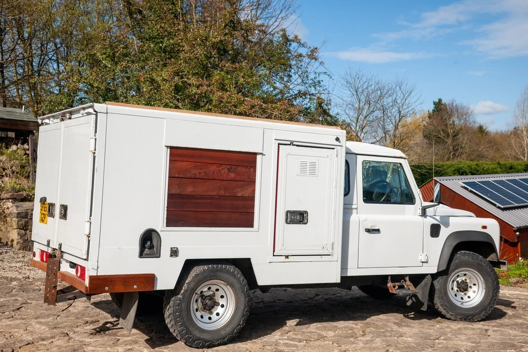 2015 Land Rover Defender 130 - Image 4 of 30