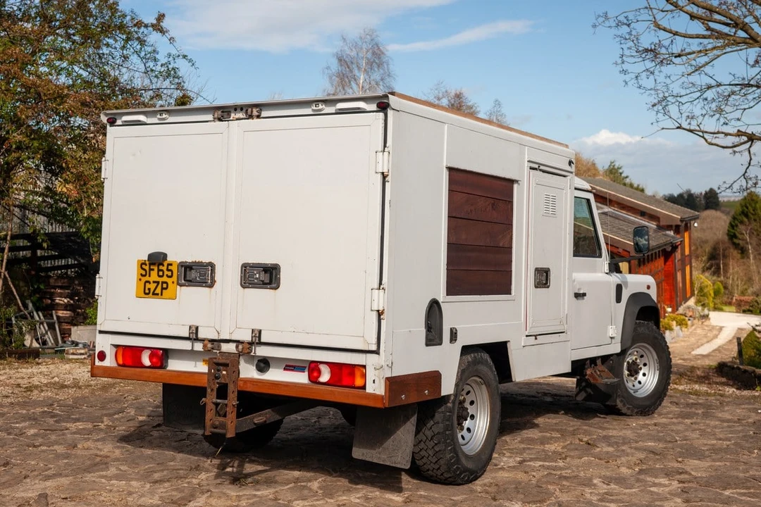 2015 Land Rover Defender 130 - Image 5 of 30
