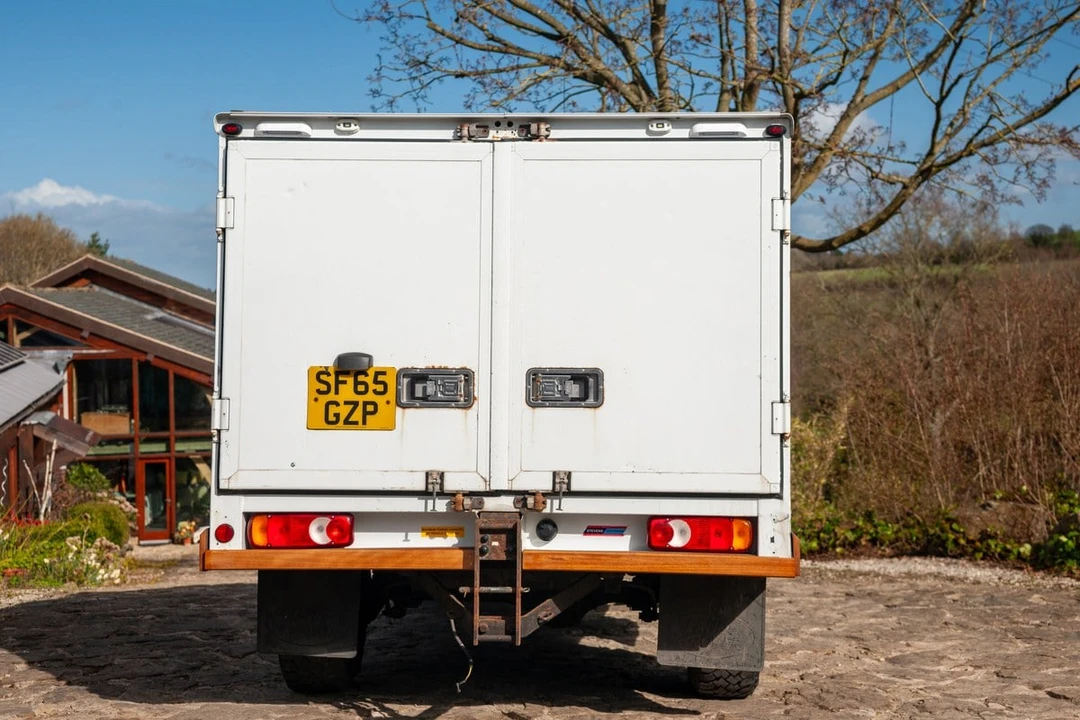 2015 Land Rover Defender 130 - Image 6 of 30