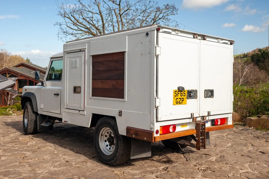 2015 Land Rover Defender 130 - Image 8 of 30