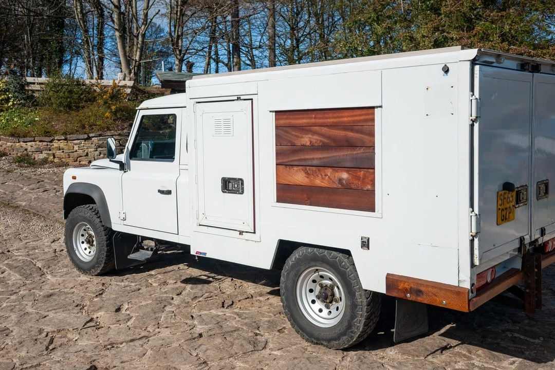 2015 Land Rover Defender 130 - Image 9 of 30