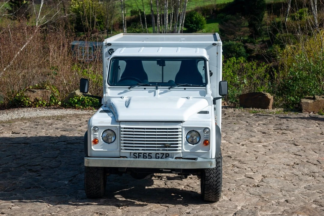 2015 Land Rover Defender 130 - Image 10 of 30
