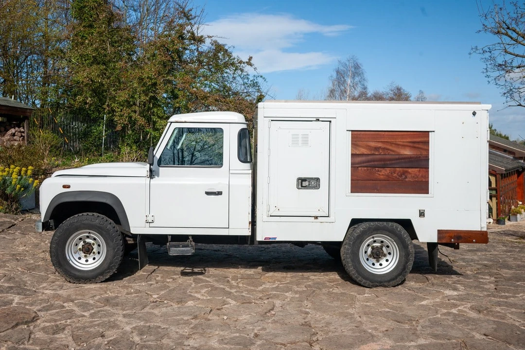 2015 Land Rover Defender 130 - Image 11 of 30