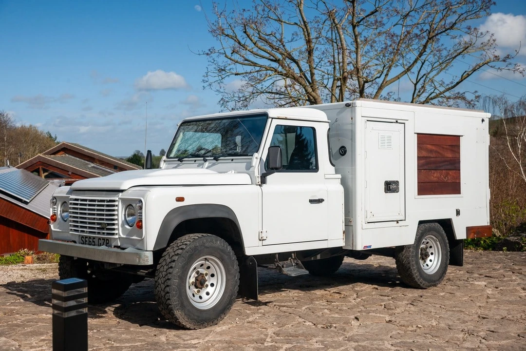 2015 Land Rover Defender 130 - Image 12 of 30