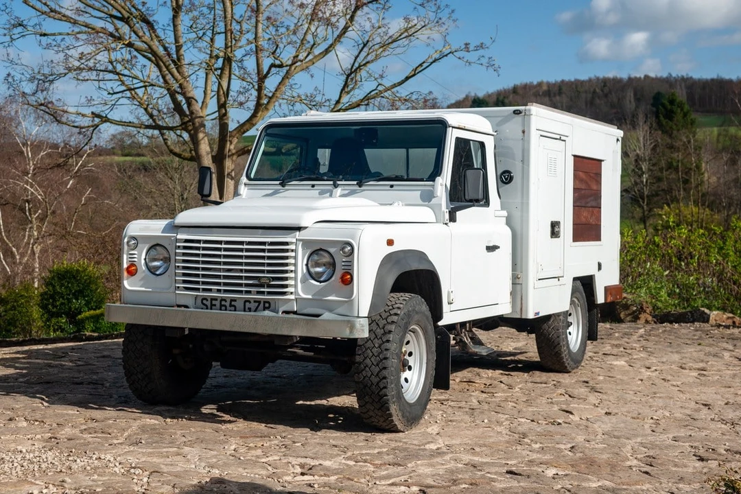 2015 Land Rover Defender 130 - Image 13 of 30