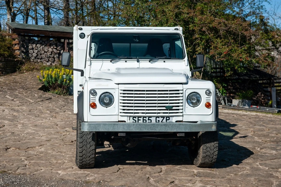 2015 Land Rover Defender 130 - Image 14 of 30