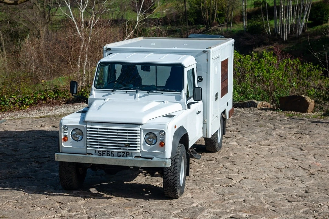 2015 Land Rover Defender 130 - Image 15 of 30