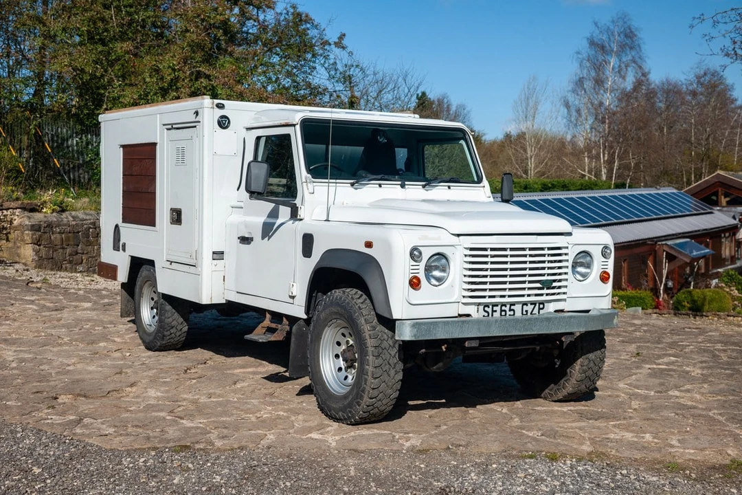 2015 Land Rover Defender 130 - Image 16 of 30