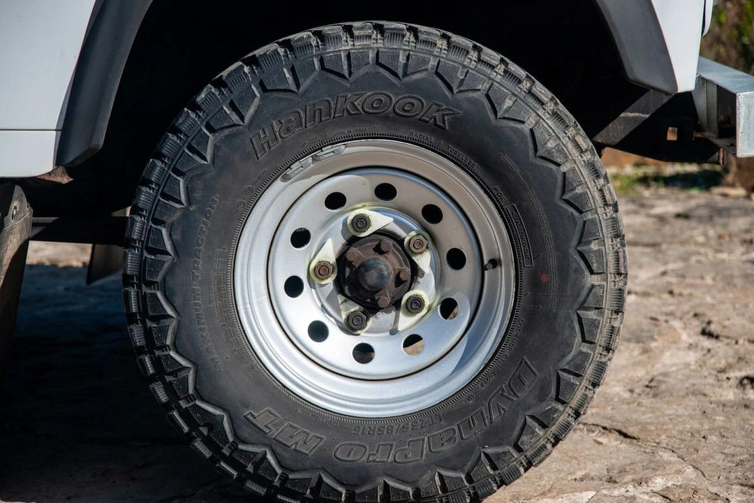 2015 Land Rover Defender 130 - Image 17 of 30