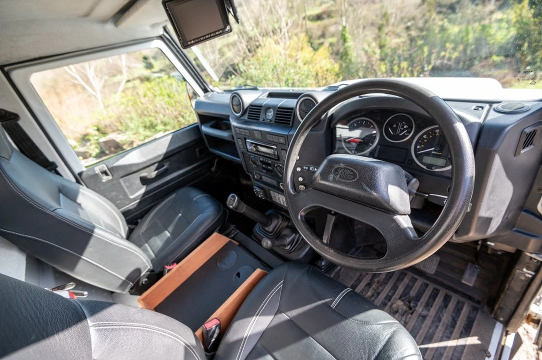 2015 Land Rover Defender 130 - Image 22 of 30