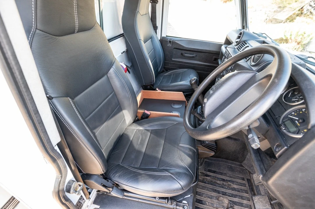 2015 Land Rover Defender 130 - Image 23 of 30