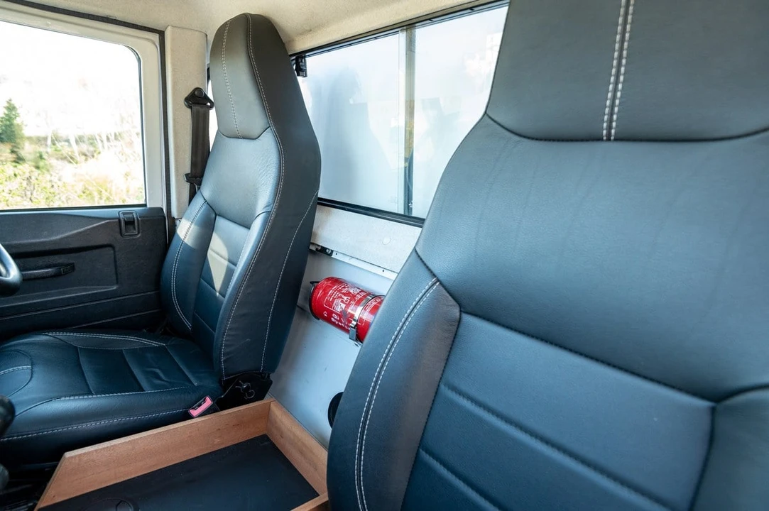 2015 Land Rover Defender 130 - Image 27 of 30